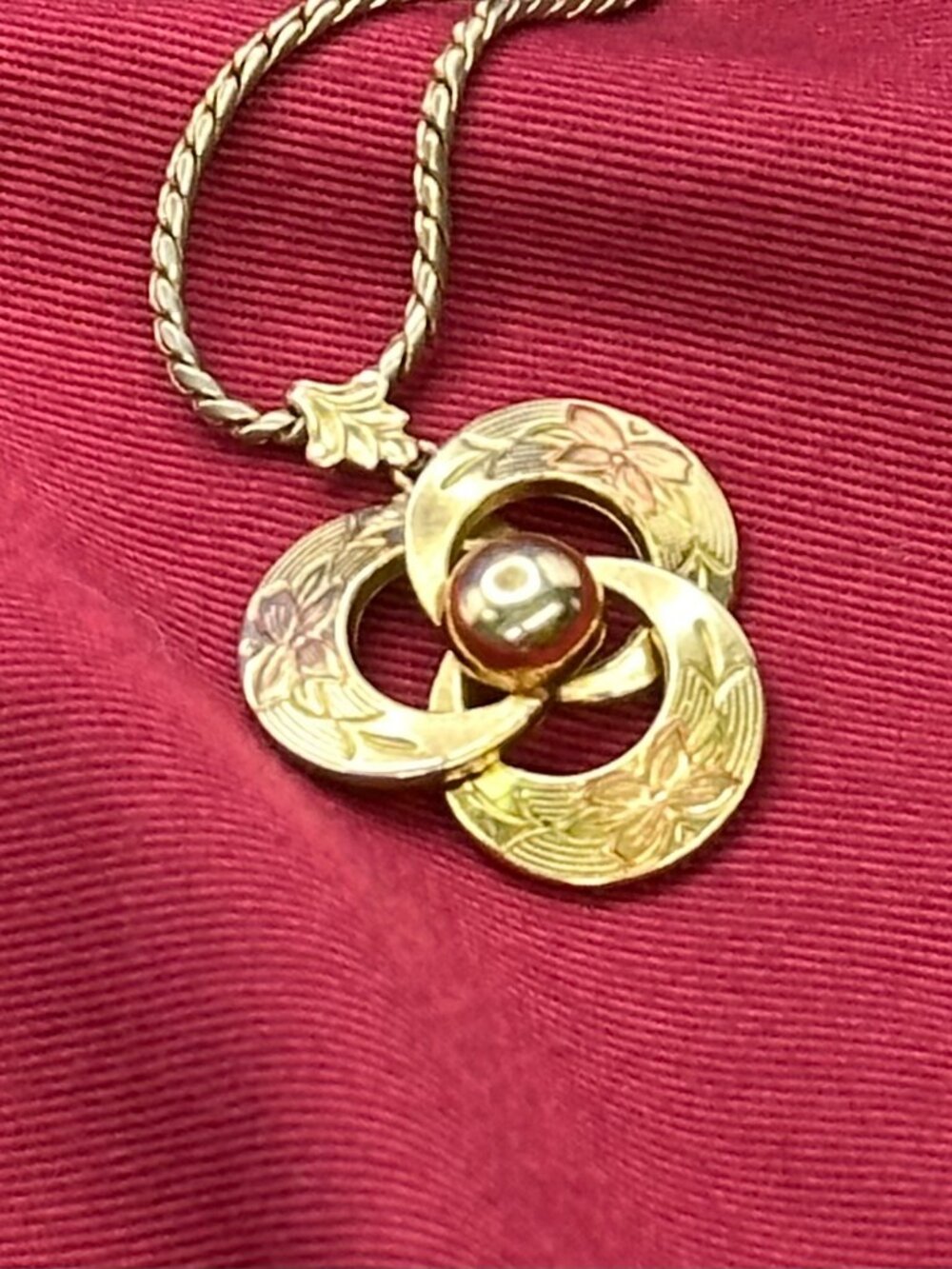 VTG Karu Mid-Century Gold-Tone Pendant Necklace on Rope Chain